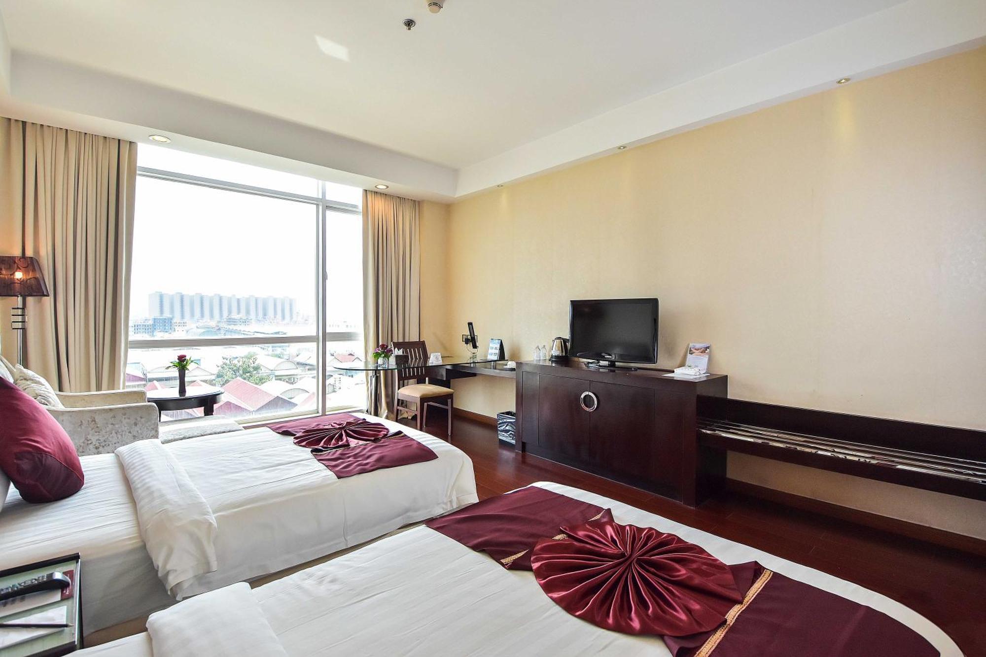 Deluxe Twin Room - Free Two Ways Airport Transfer